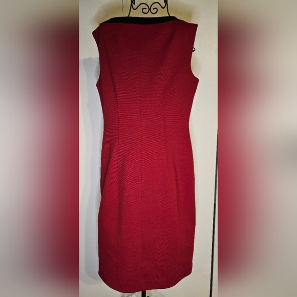 T Tahari red dress - Picture 2 of 4